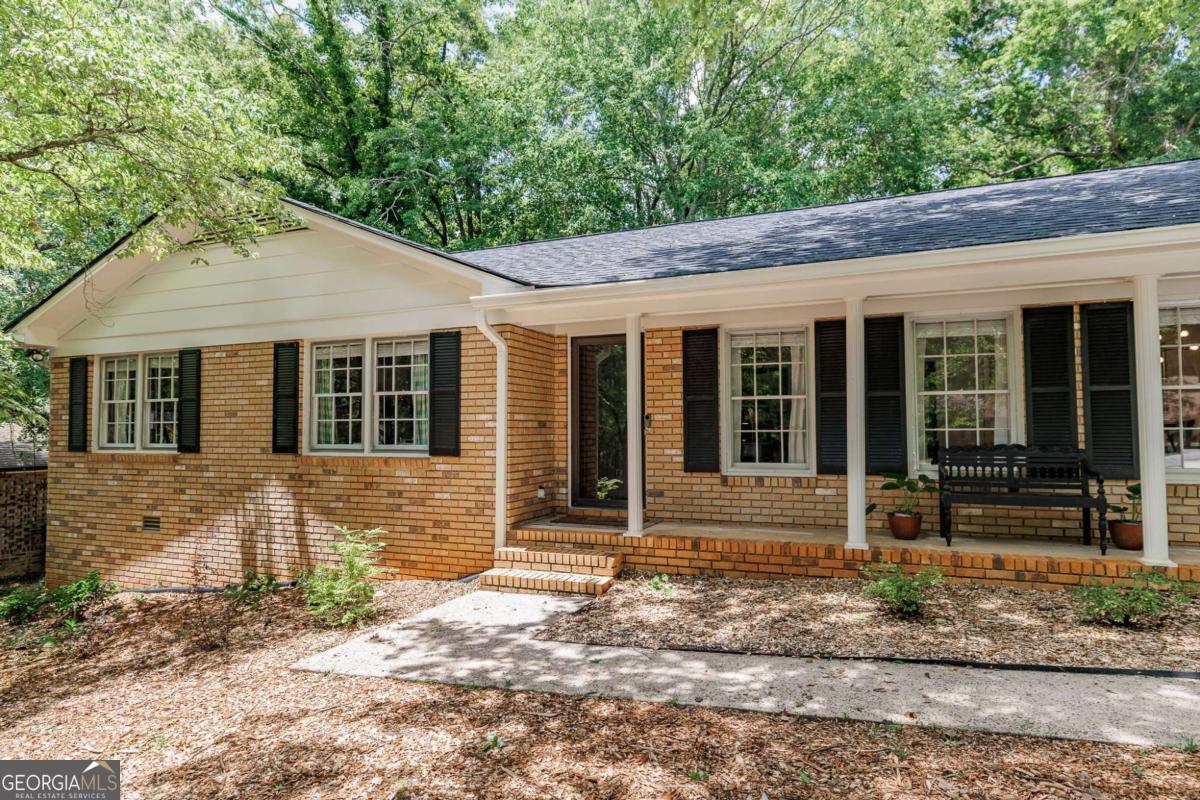655 University Circle