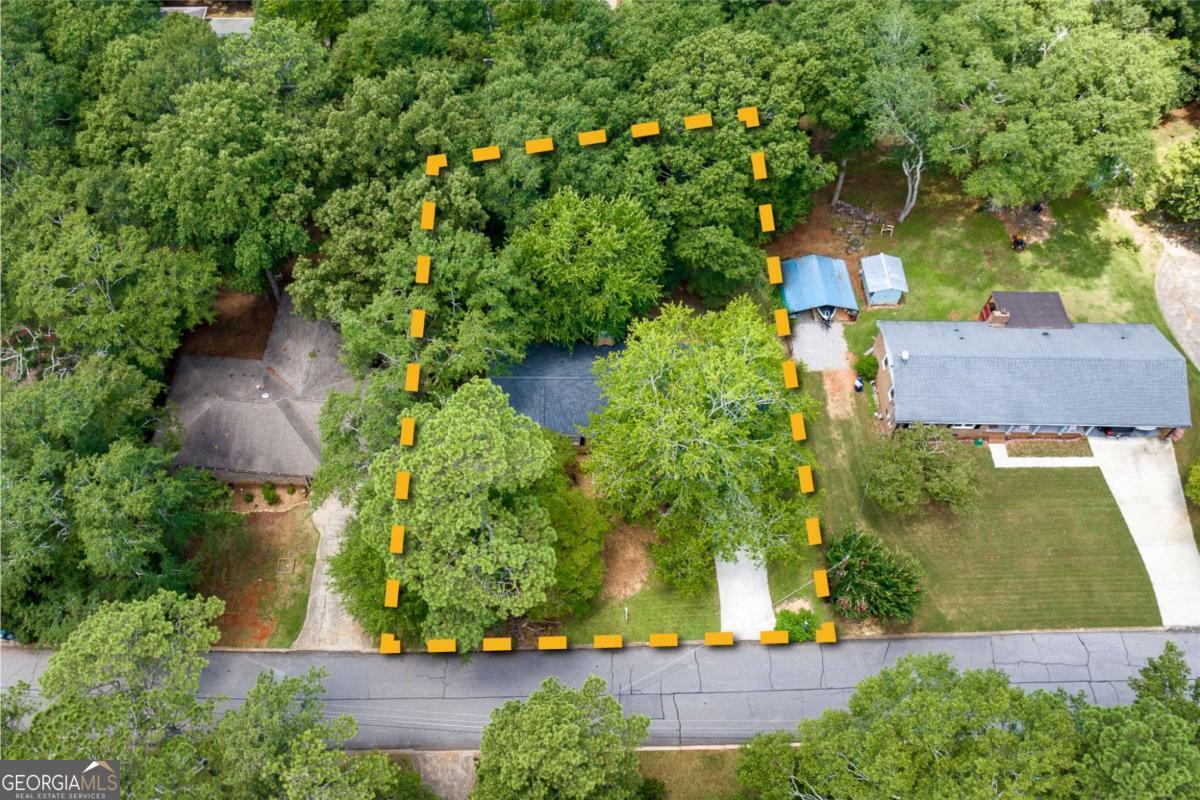 655 University Circle
