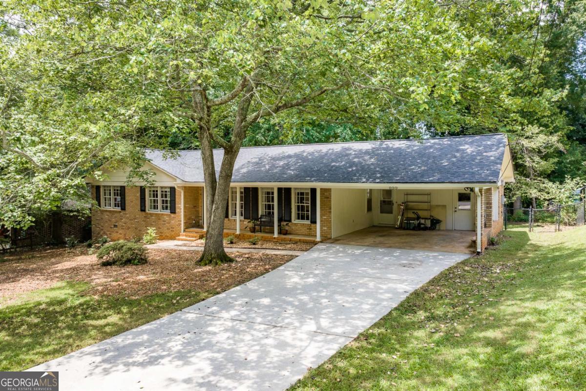 655 University Circle