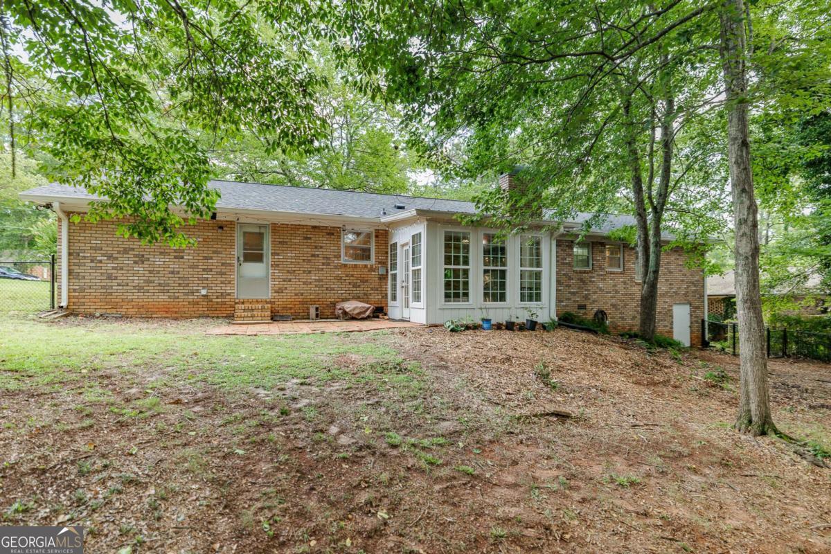 655 University Circle
