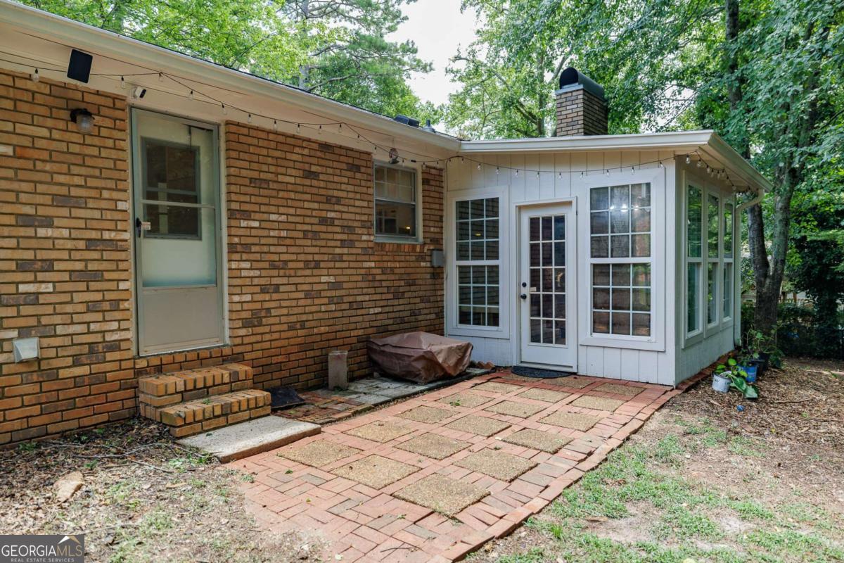 655 University Circle