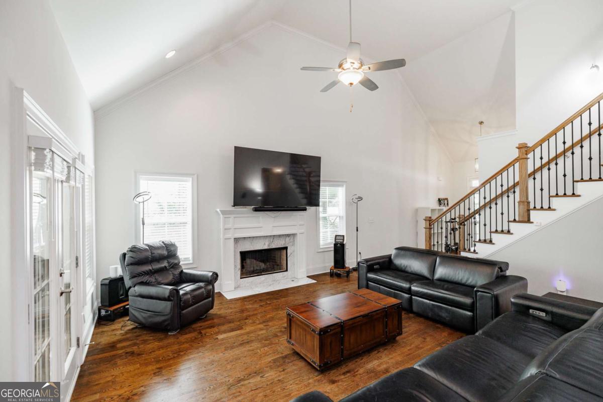 283 Lake Vista Way