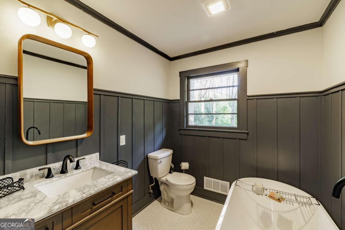 400 Greencrest Drive