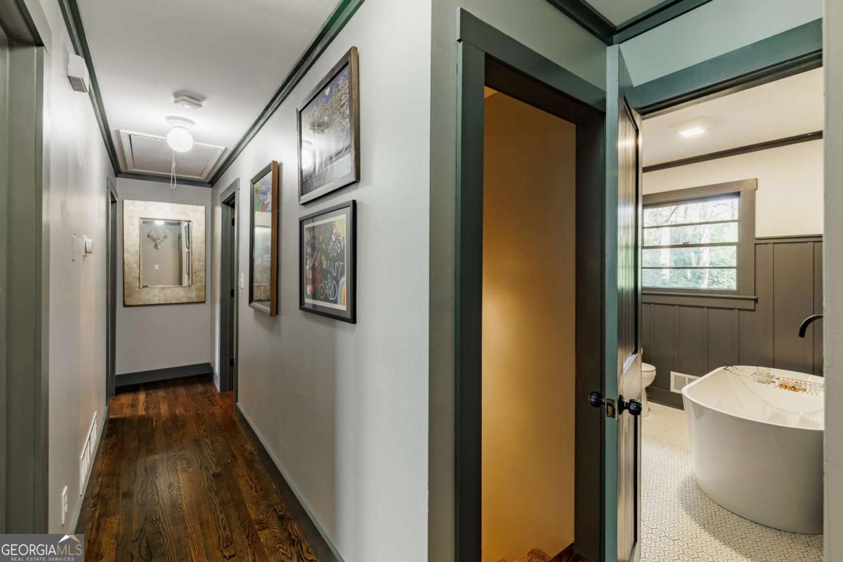 400 Greencrest Drive