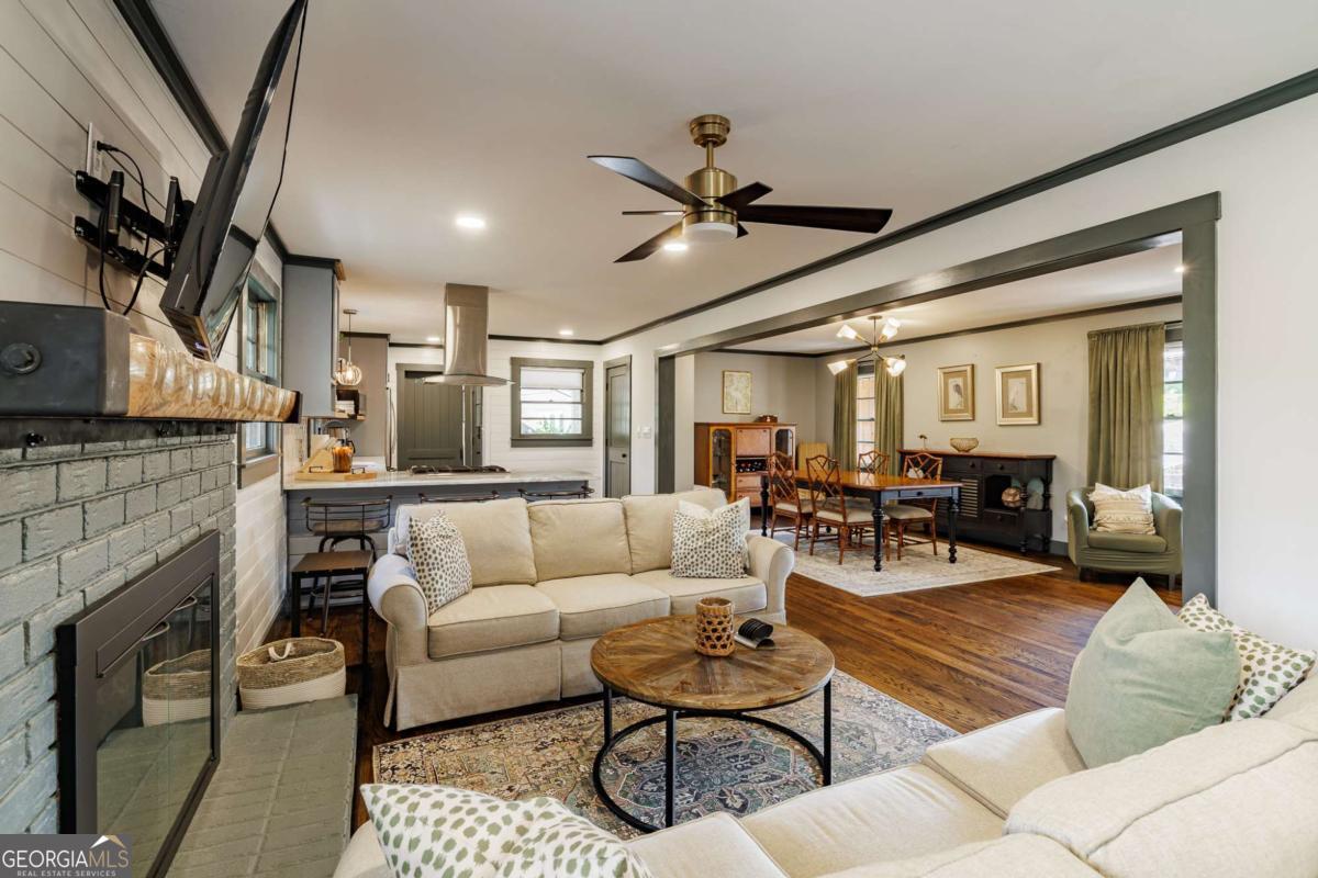 400 Greencrest Drive