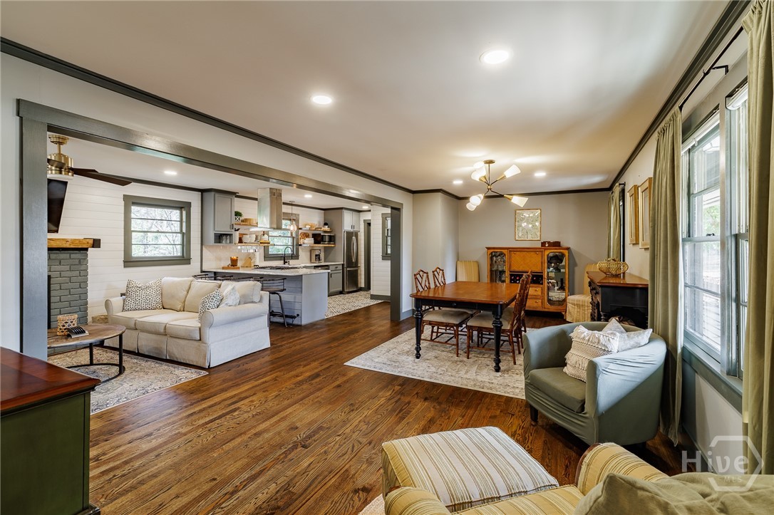 400 Greencrest Drive