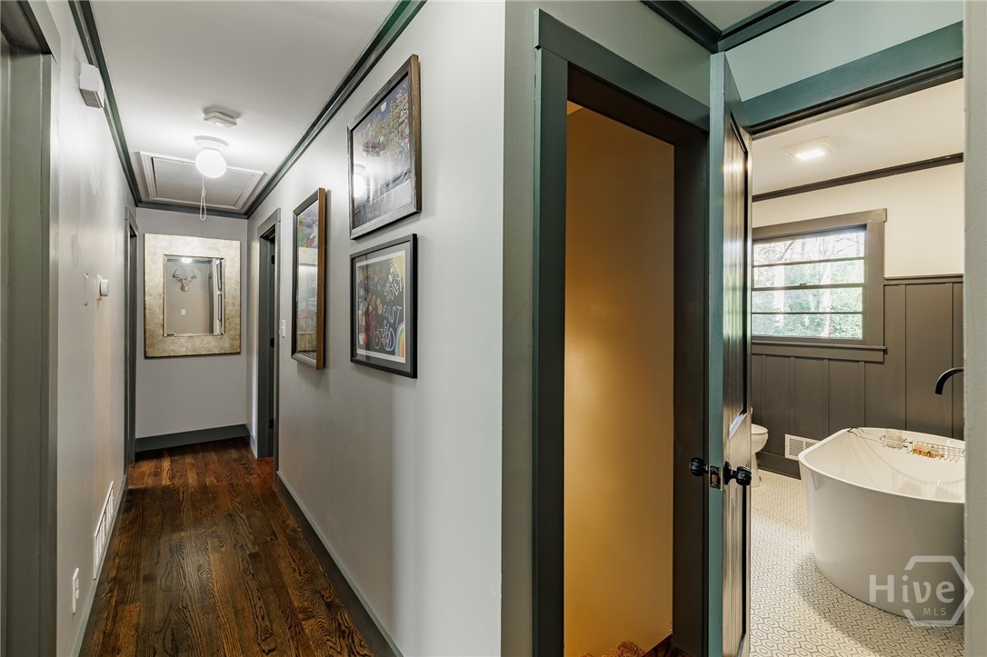 400 Greencrest Drive