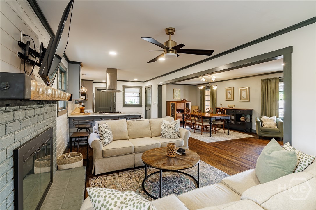 400 Greencrest Drive