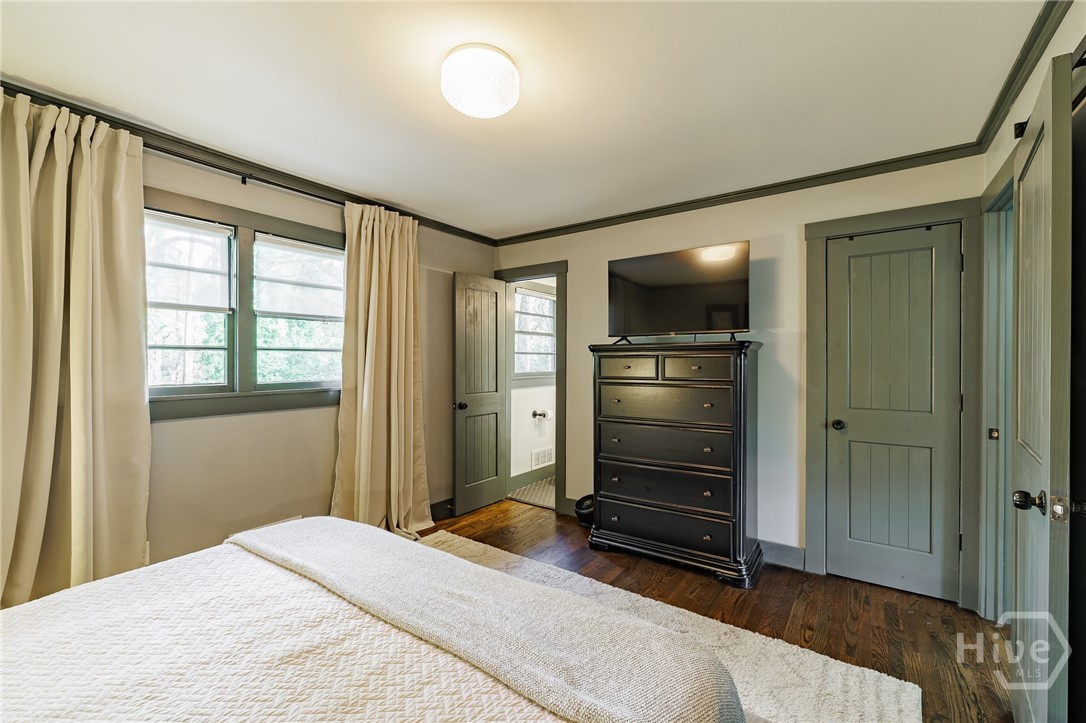 400 Greencrest Drive