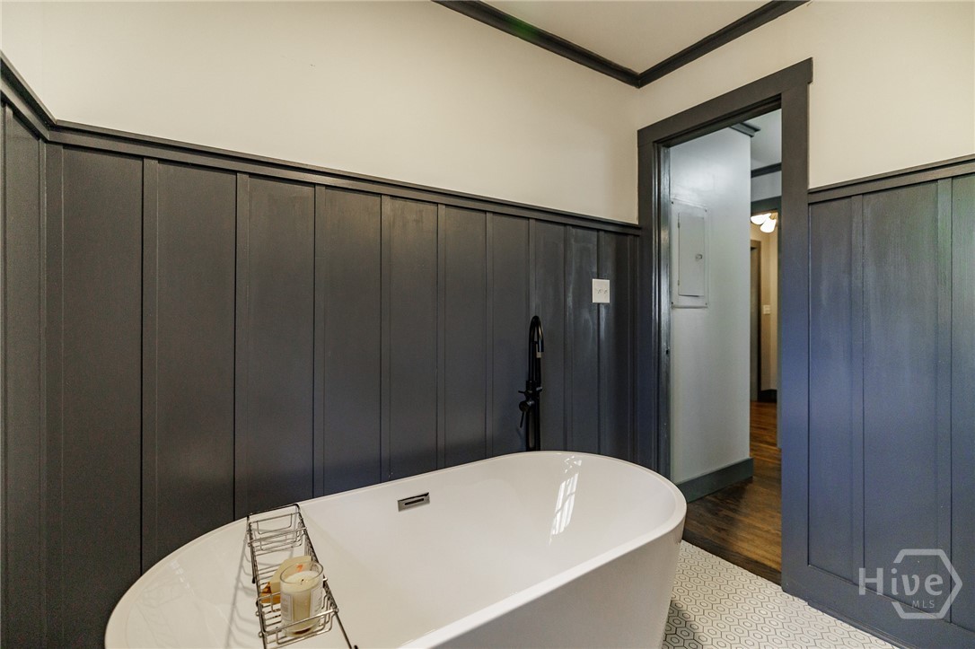 400 Greencrest Drive