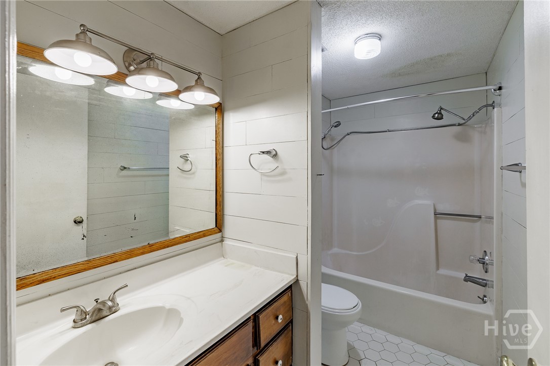 2505 W Broad Street 222