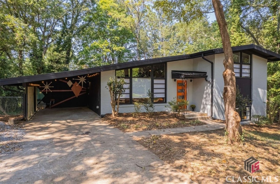 160 Glencrest Drive