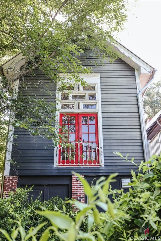 564 Pulaski Street