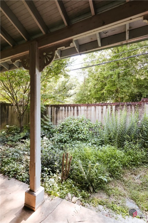 564 Pulaski Street