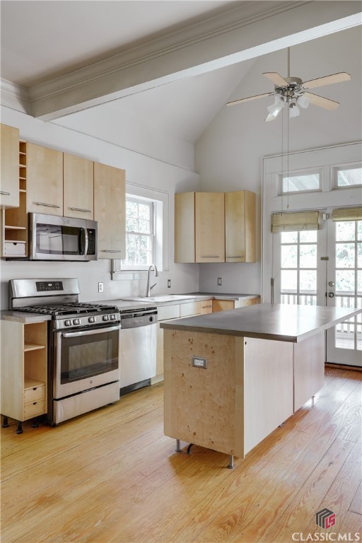 564 Pulaski Street
