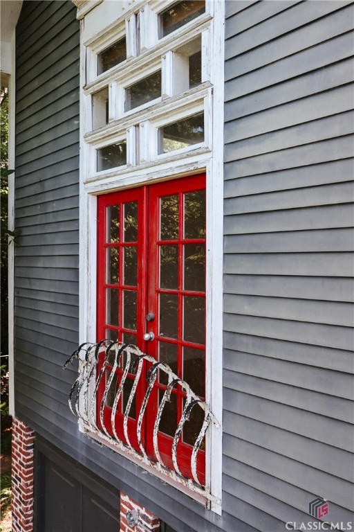 564 Pulaski Street
