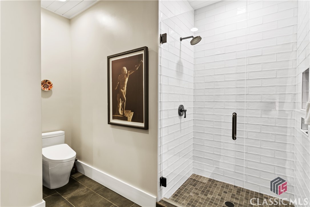 585 White Circle 508