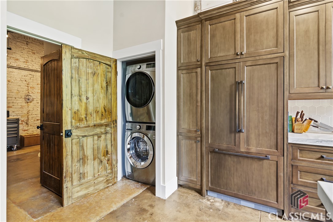 585 White Circle 508