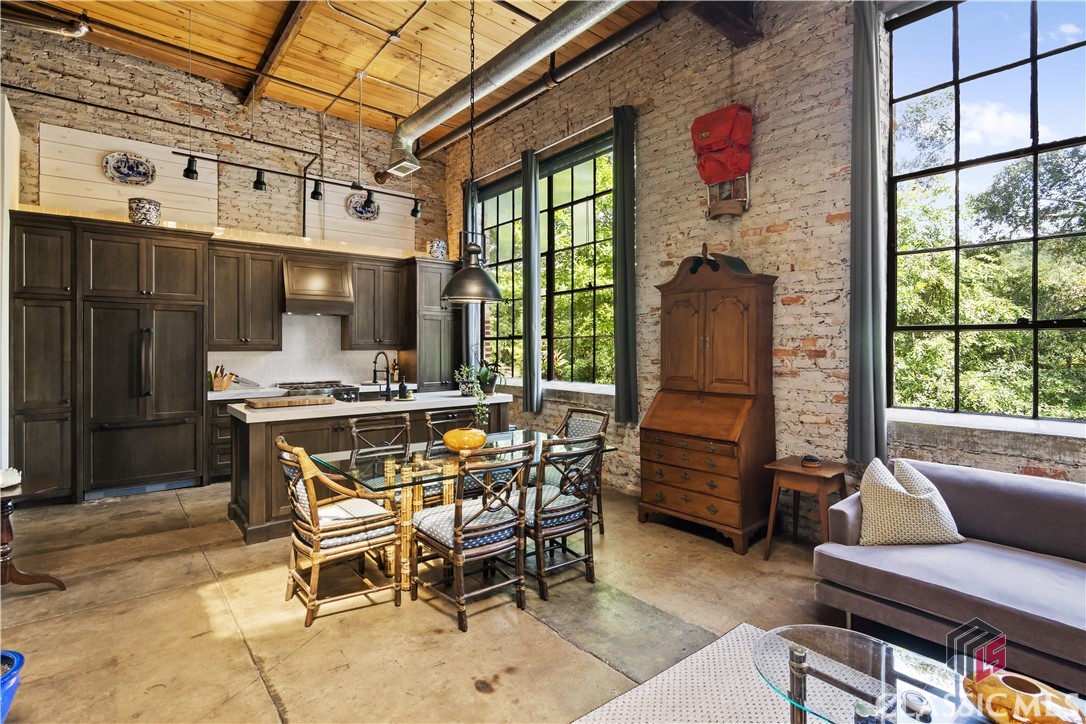 585 White Circle 508