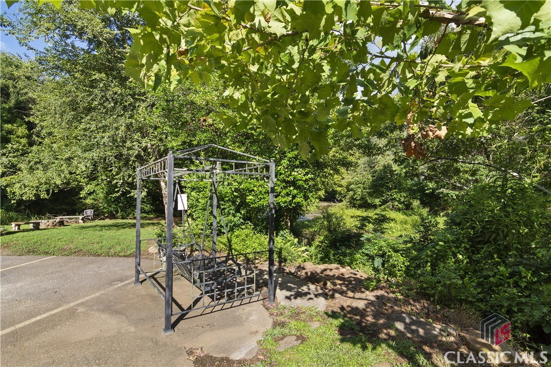 585 White Circle 508