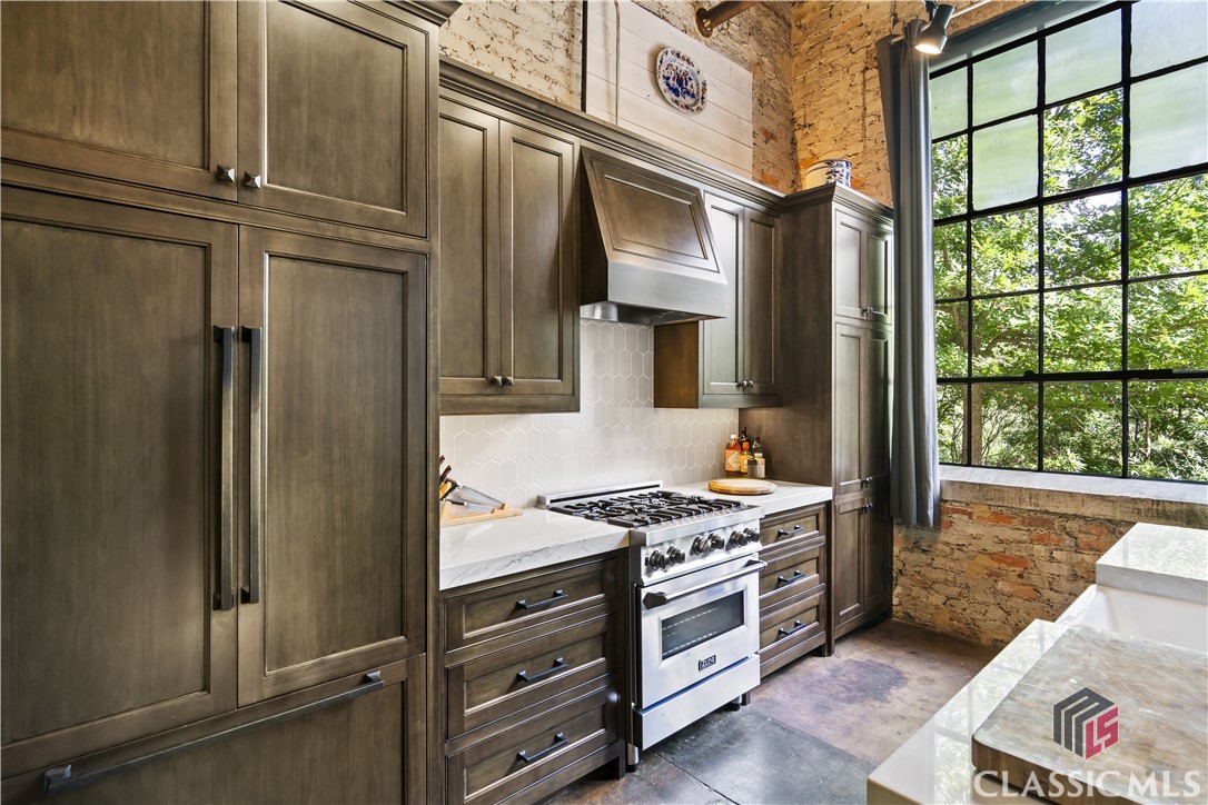 585 White Circle 508