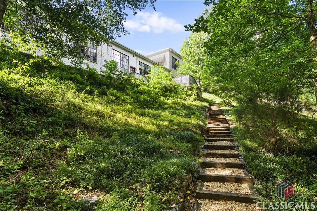 585 White Circle 508