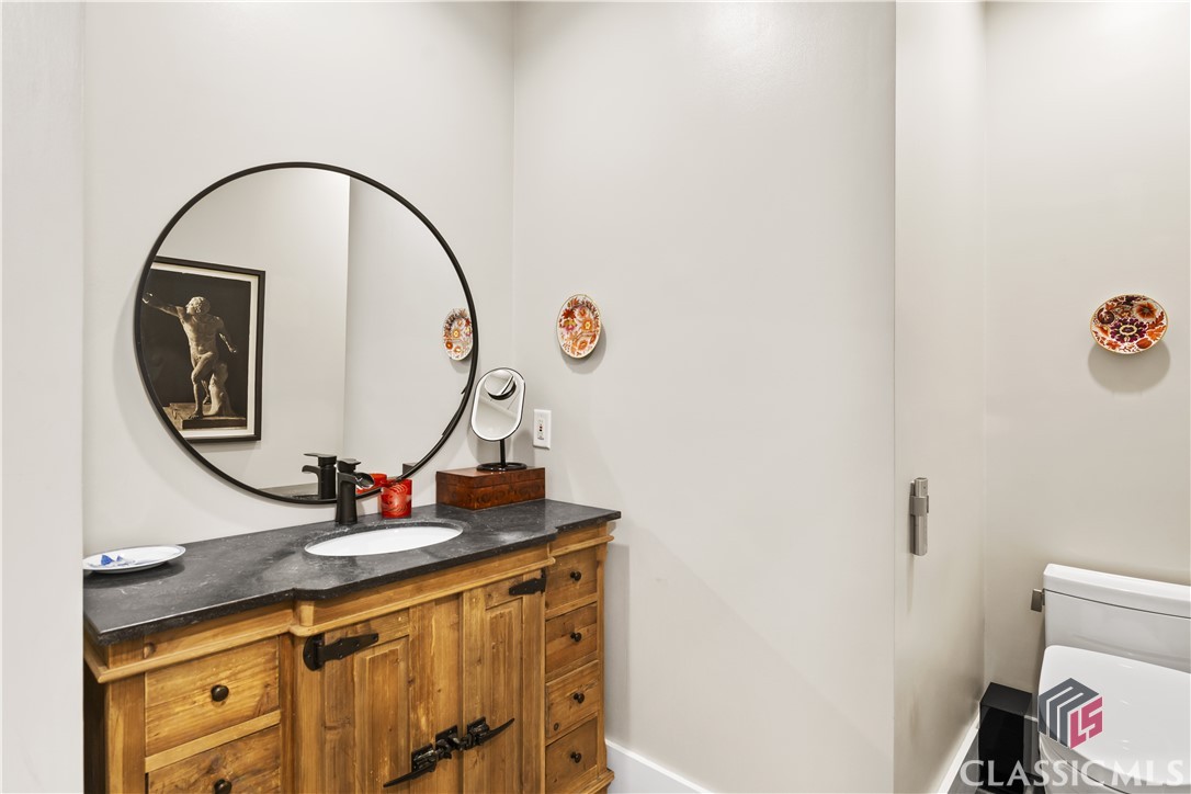 585 White Circle 508