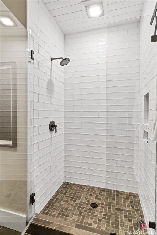 585 White Circle 508