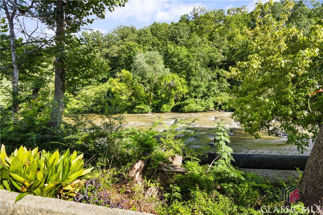 585 White Circle 508