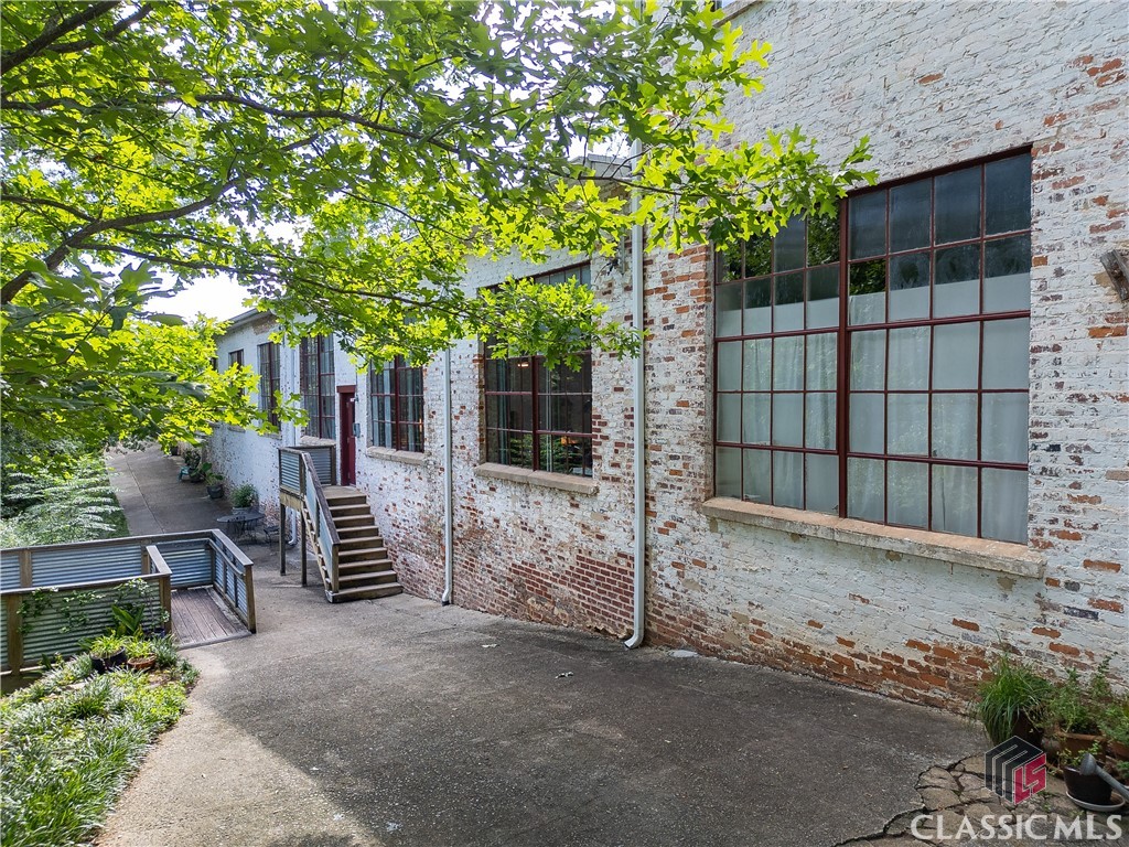 585 White Circle 508