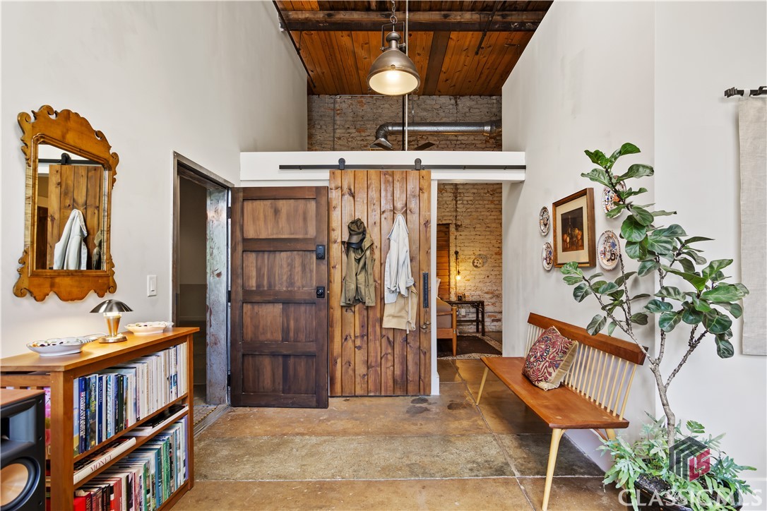 585 White Circle 508