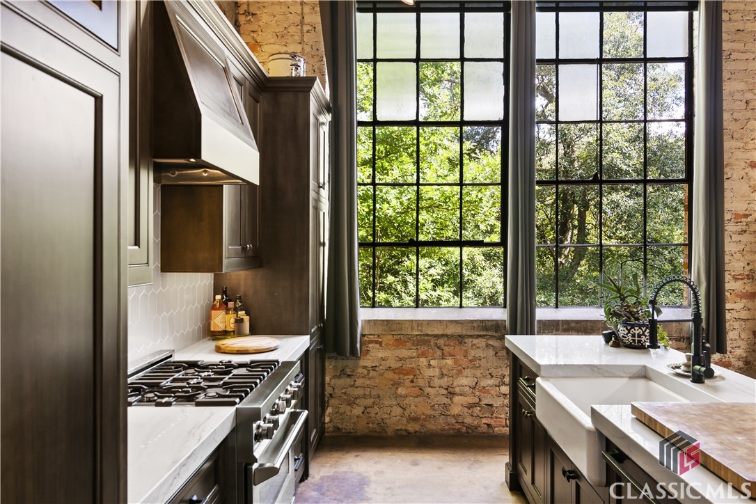 585 White Circle 508