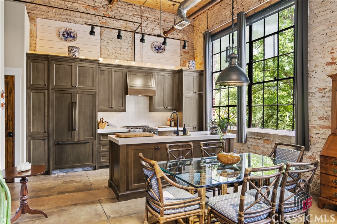 585 White Circle 508