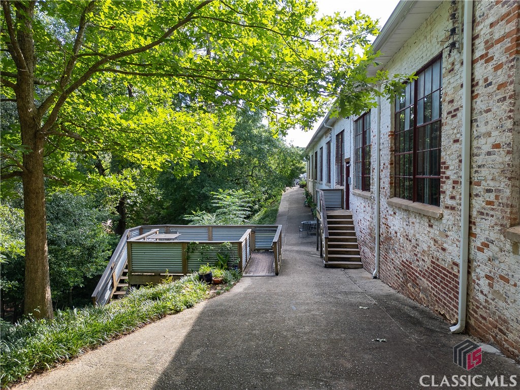 585 White Circle 508