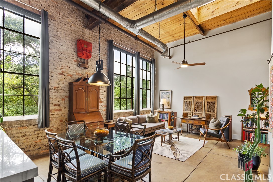 585 White Circle 508