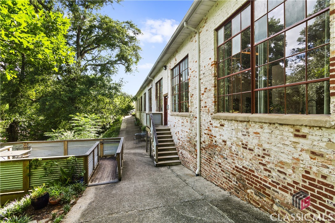 585 White Circle 508