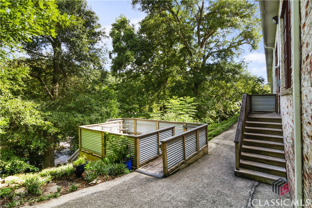 585 White Circle 508