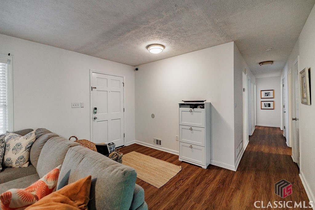 387 Richard Way