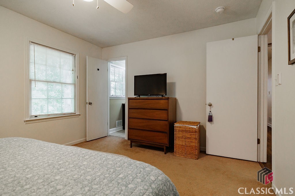 387 Richard Way