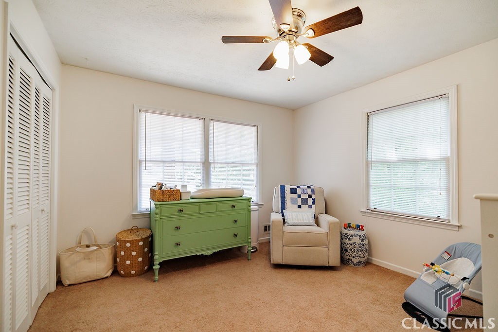 387 Richard Way