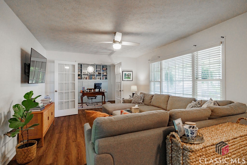 387 Richard Way