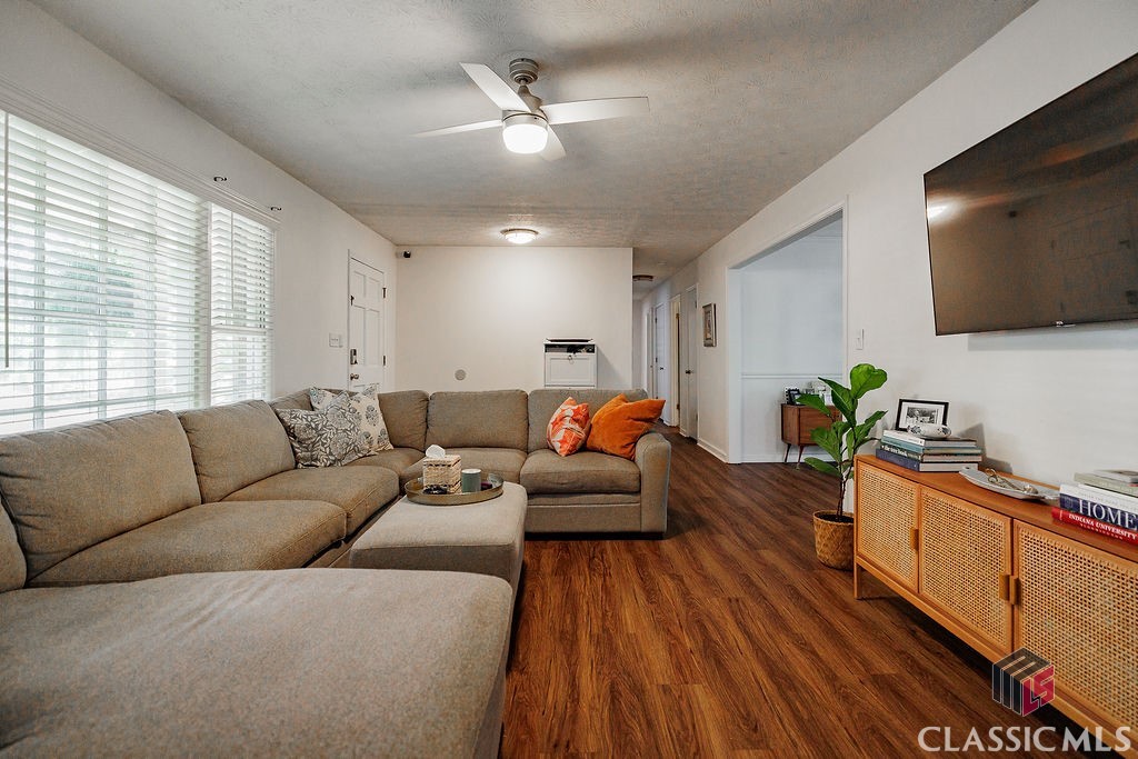 387 Richard Way