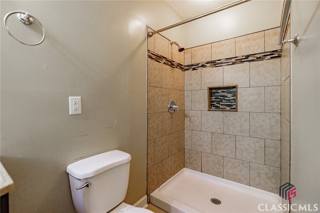 387 Richard Way