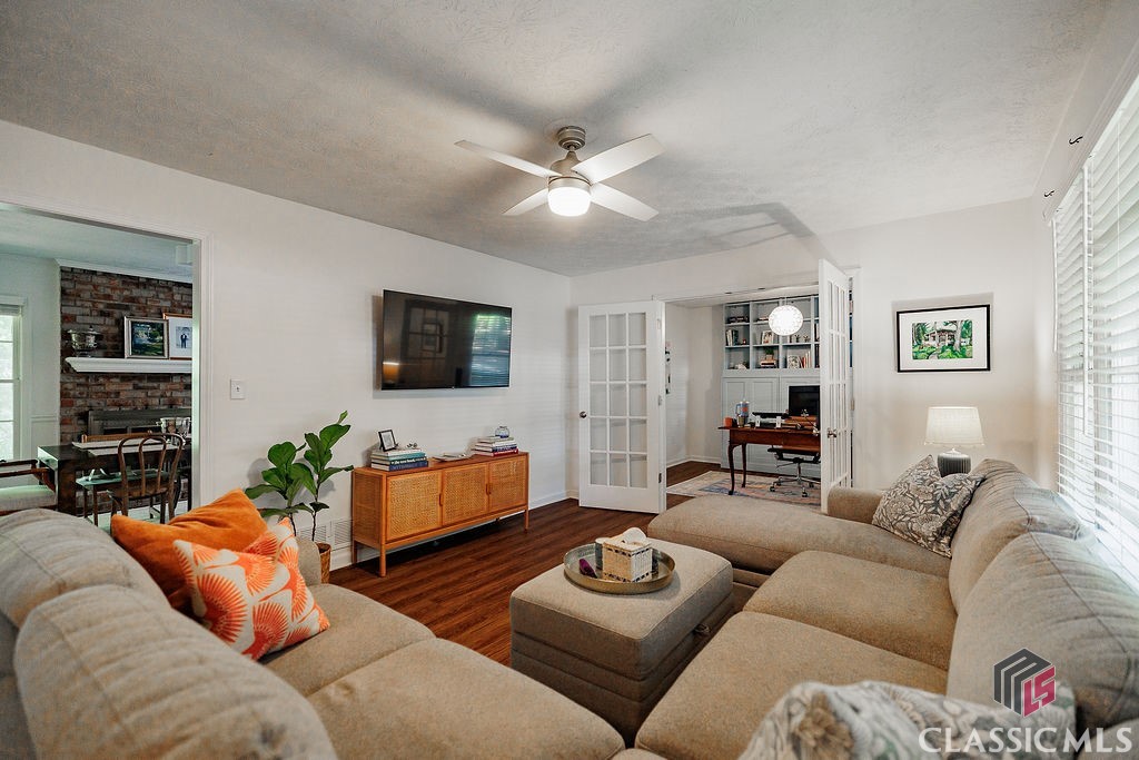 387 Richard Way