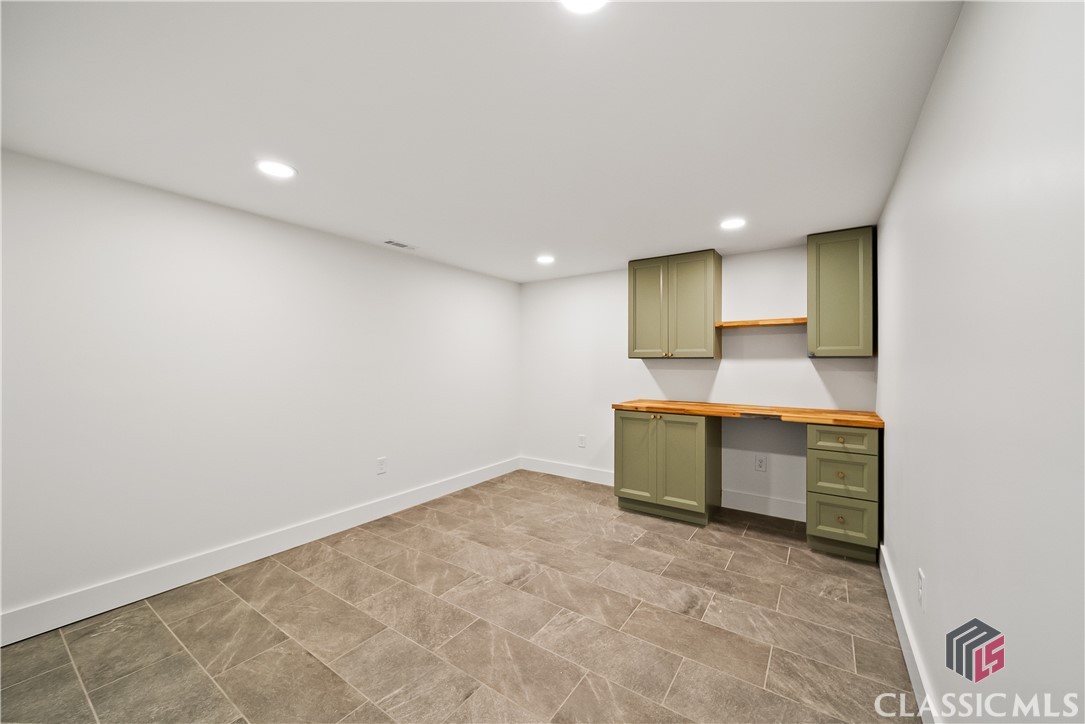 685 Pinecrest Drive