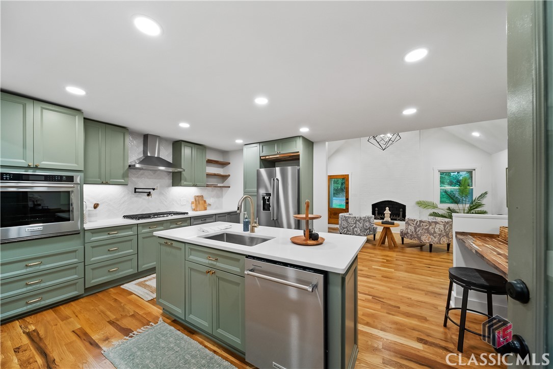 685 Pinecrest Drive