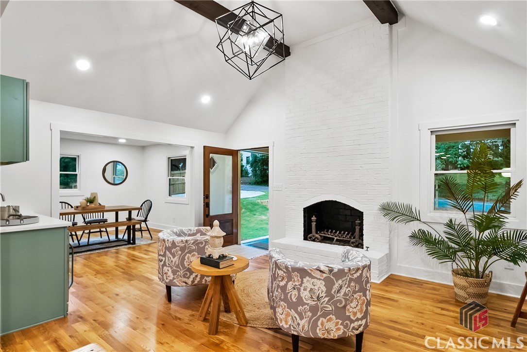 685 Pinecrest Drive