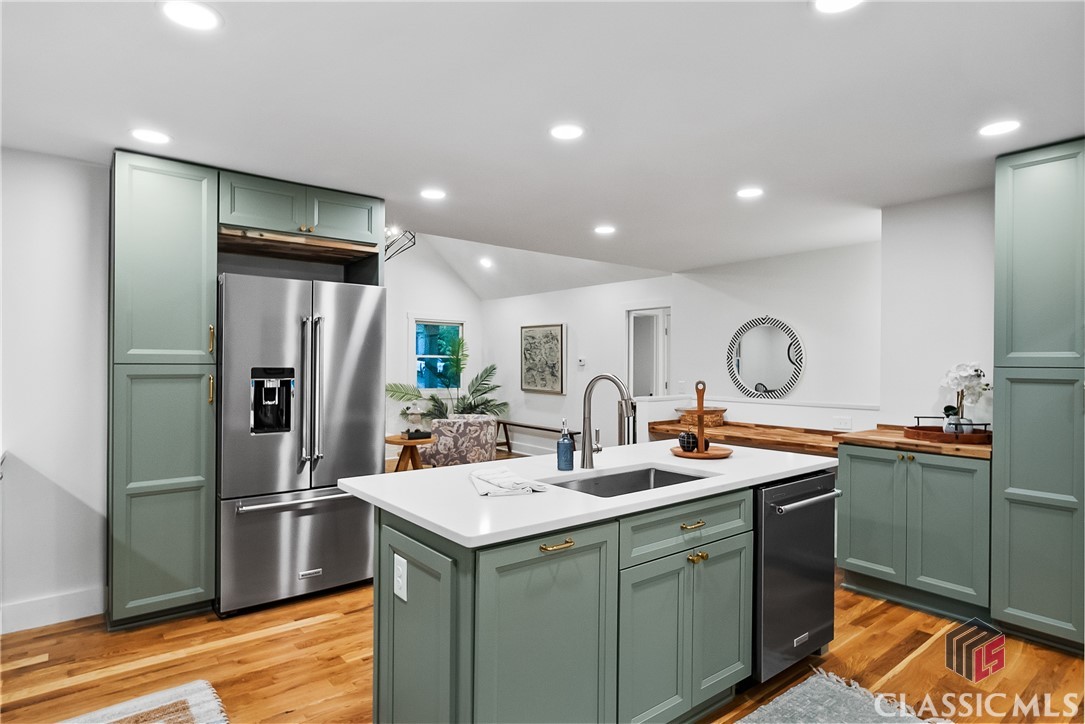 685 Pinecrest Drive