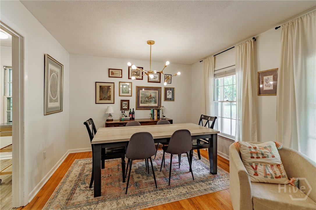 655 University Circle