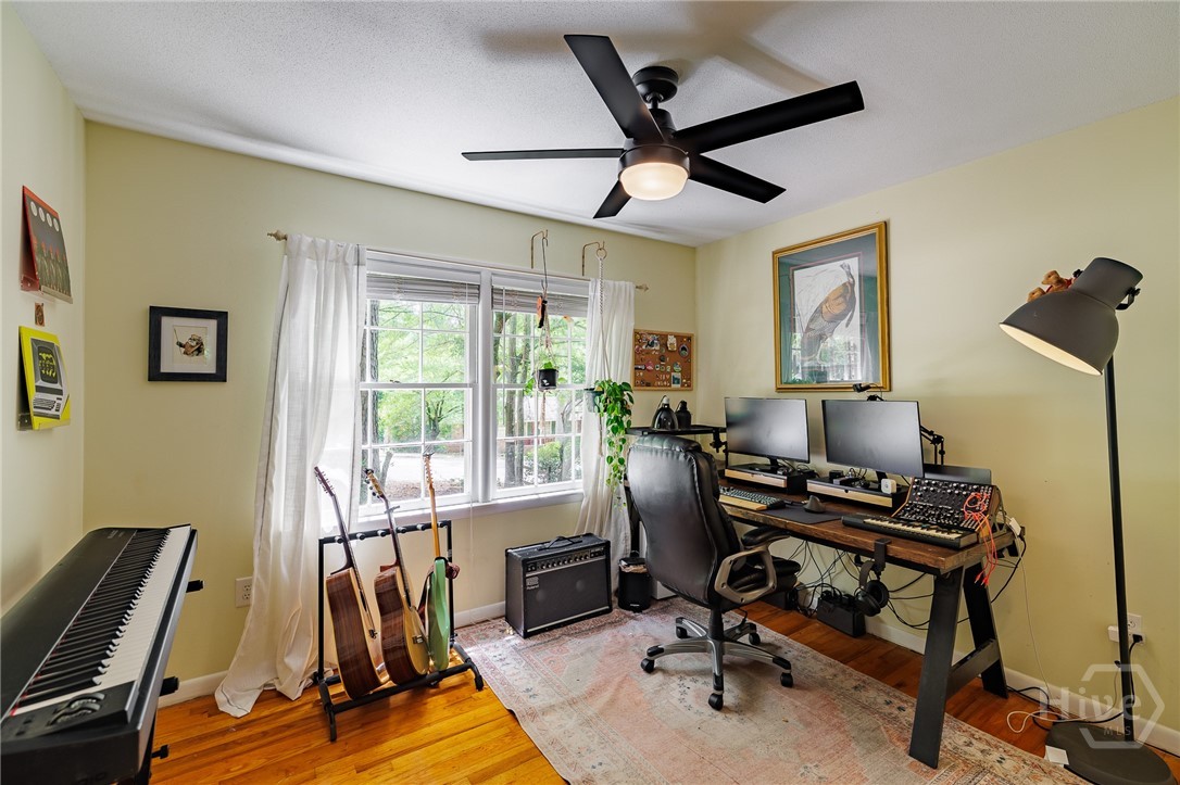 655 University Circle